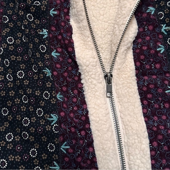 Women's Black and Cream Vest - Picture 5 of 10